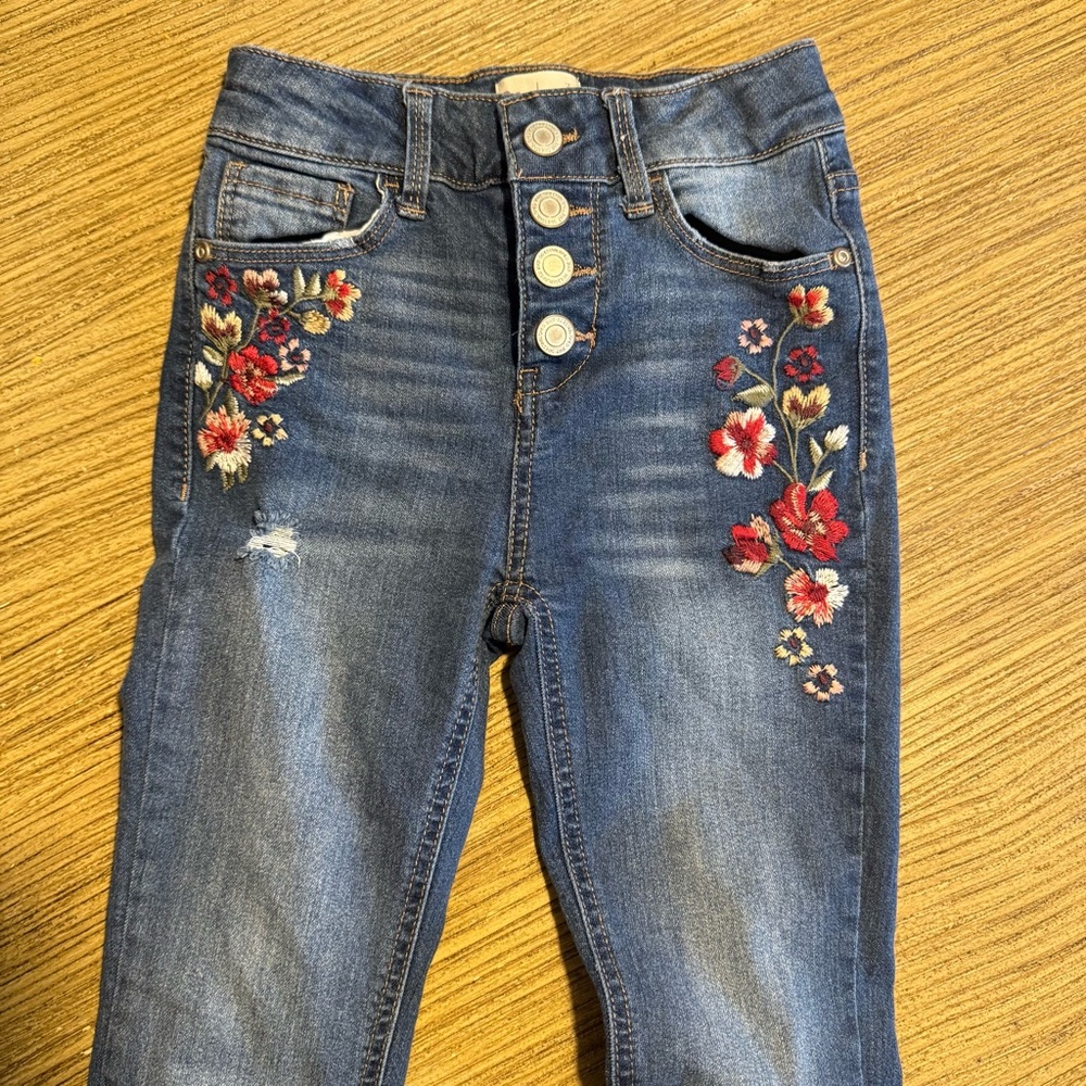 🔆 Bundle items 6 for $30 SO Young Girls Floral Embroidered Straight Leg Jeans